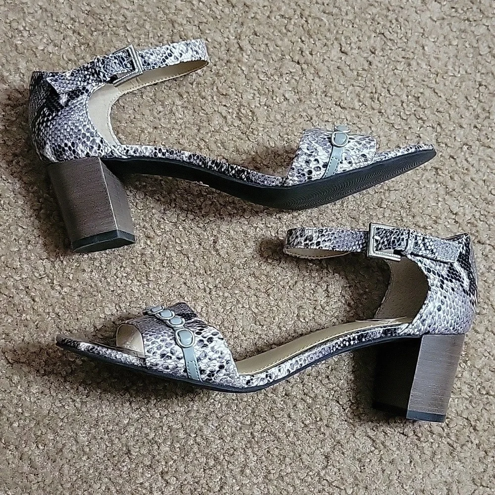 Judith Ripka Grey Snakeskin Leather Sandle Size 9.5 M - Picture 2 of 13